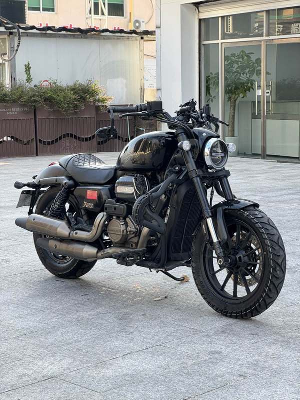 QJMOTOR 闪300S