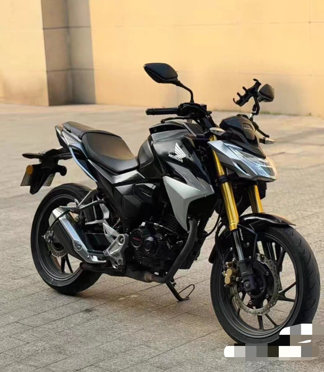 五羊本田 CB190R 暴锋眼