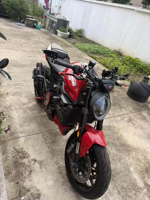 杜卡迪 Monster 950