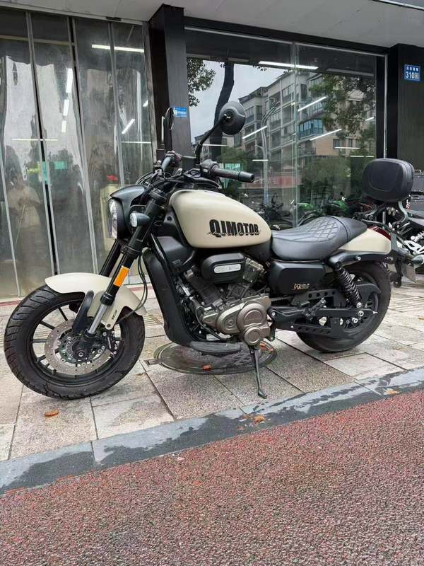 QJMOTOR 闪300S
