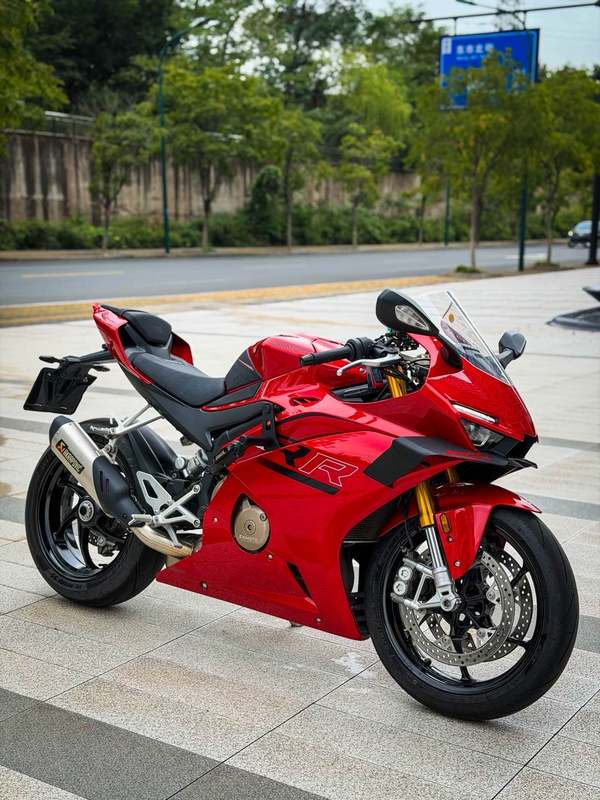 张雪机车 500RR