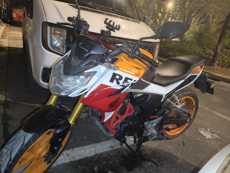 五羊本田 CB190R 暴锋眼