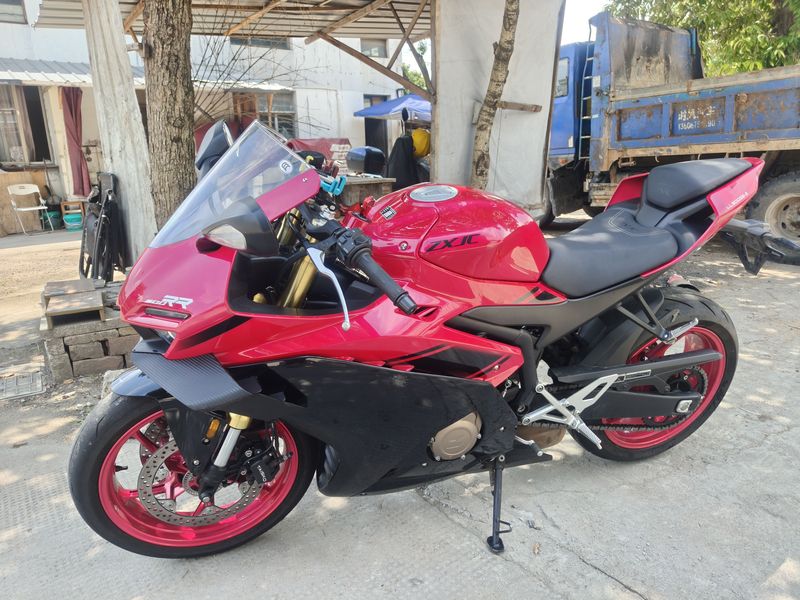 张雪机车 500RR