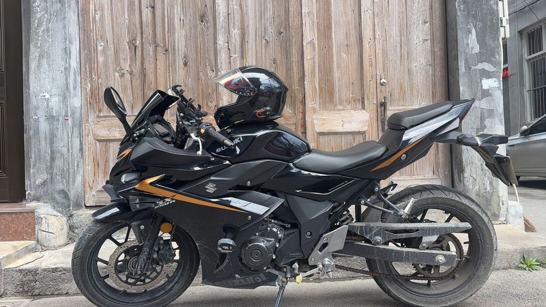 豪爵铃木 GSX250R