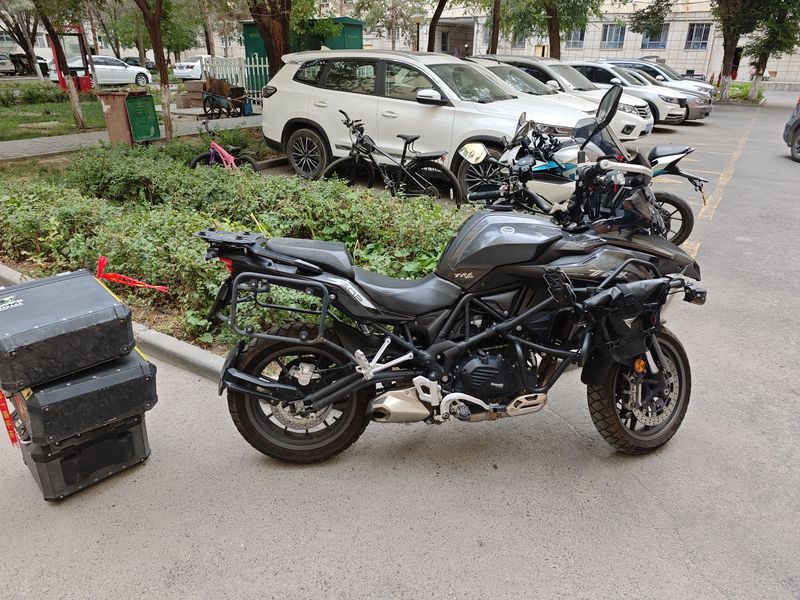 贝纳利 金鹏 TRK502