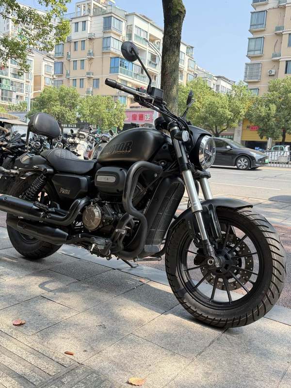 QJMOTOR 闪300S