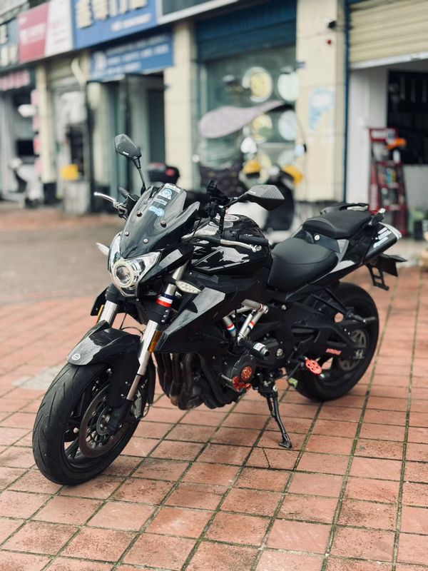 贝纳利 TNT600i
