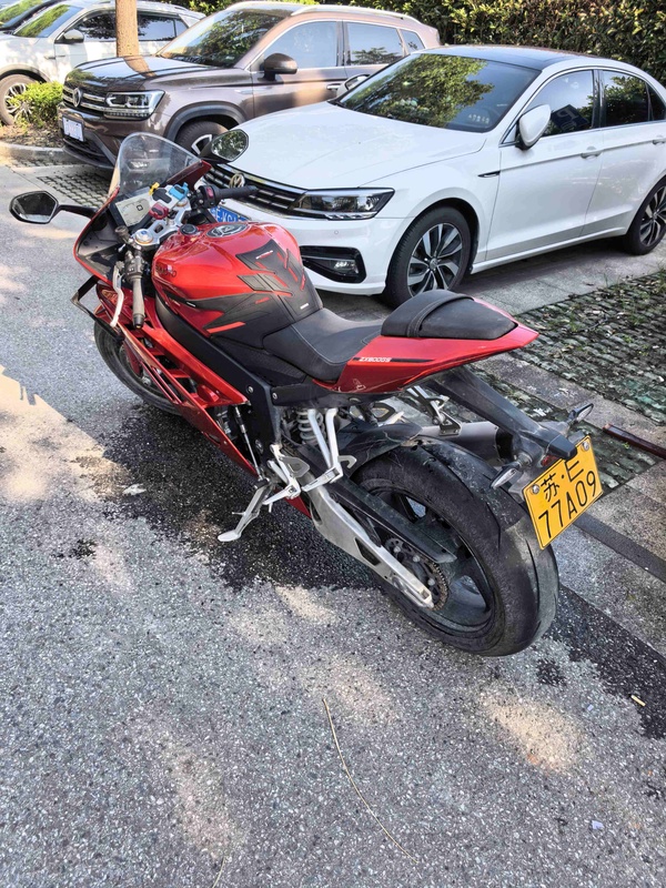 张雪机车 820RR