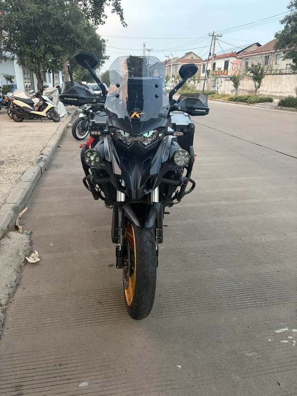 贝纳利 TRK552