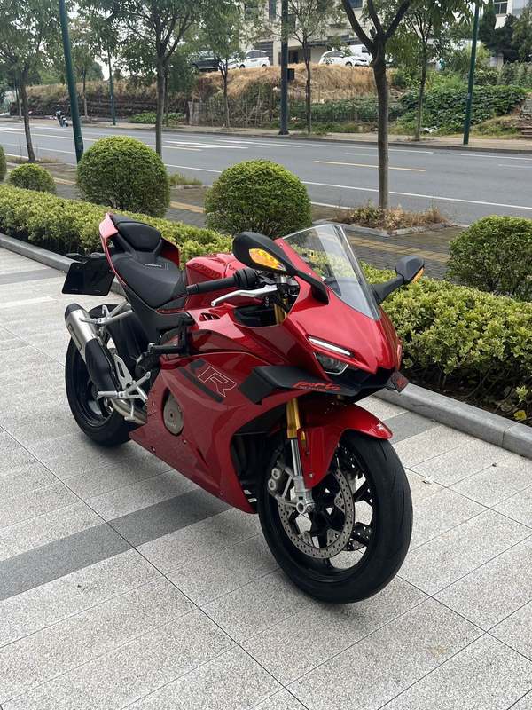张雪机车 500RR