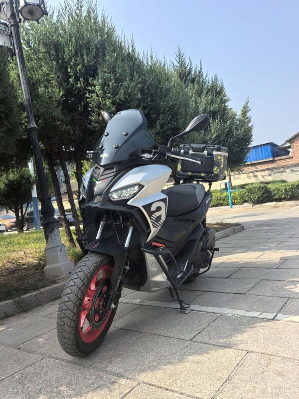 阿普利亚 SR GT 200