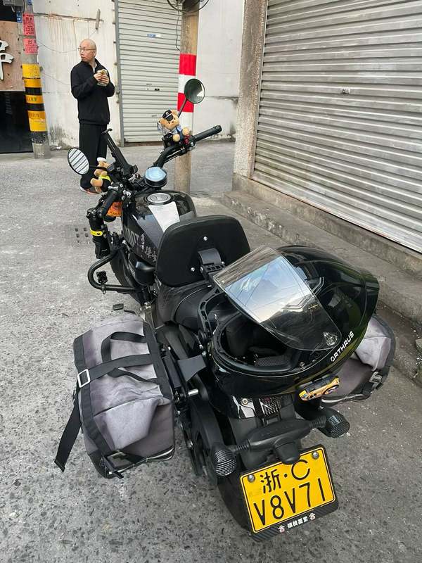 QJMOTOR 闪300S