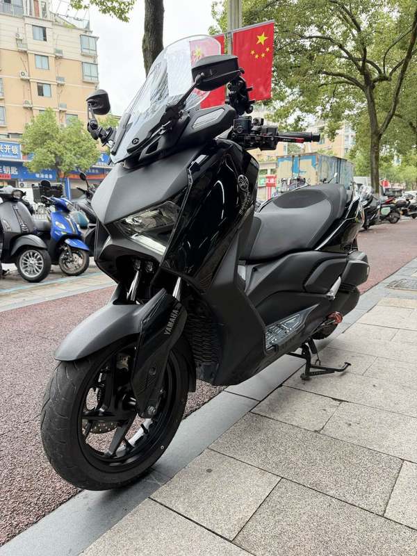 雅马哈 XMAX