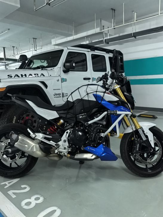 宝马 F 900 R