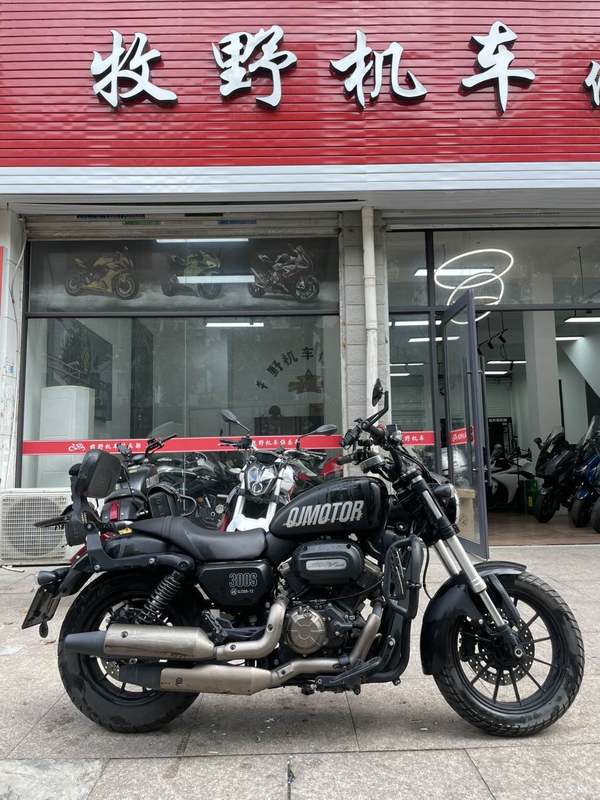 QJMOTOR 闪300S