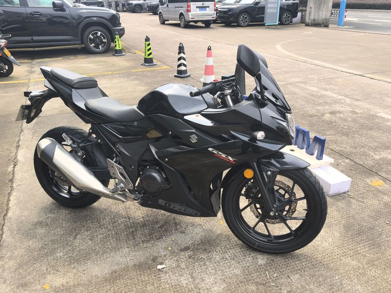 豪爵铃木 GSX250R