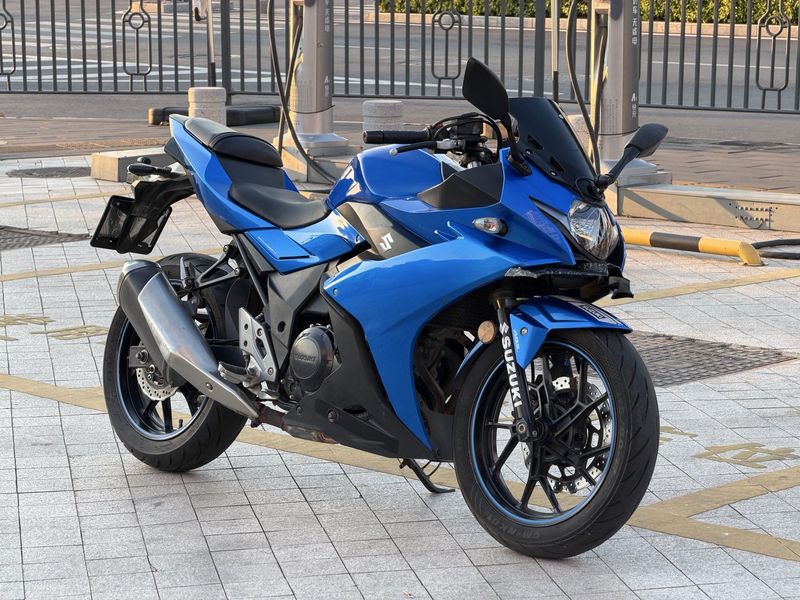 豪爵铃木 GSX250R