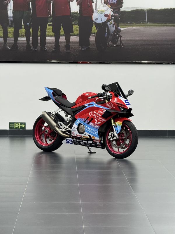 张雪机车 500RR