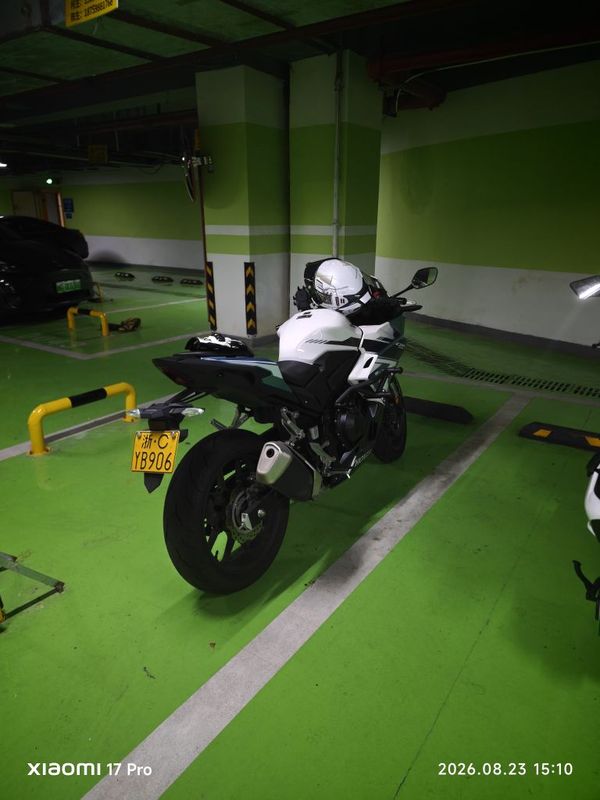 本田WING CBR400R