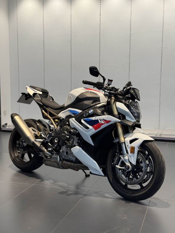 宝马 S 1000 R