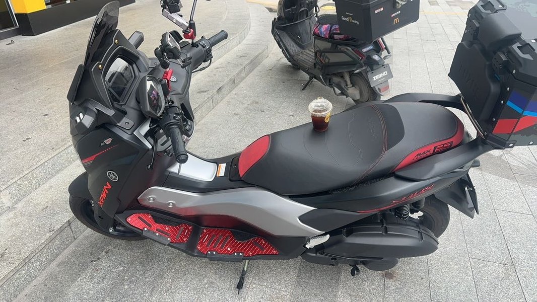雅马哈 NMAX