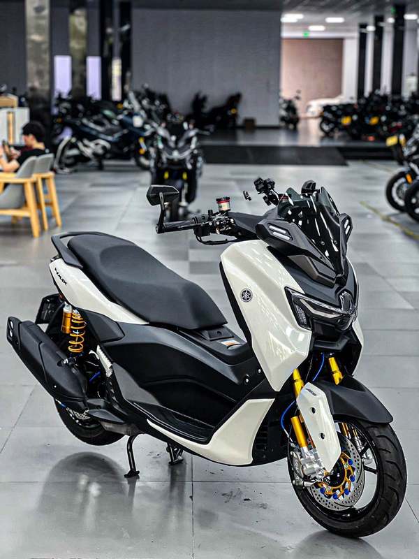 雅马哈 NMAX
