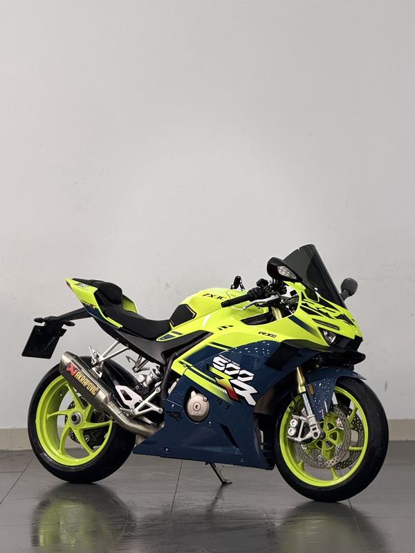 张雪机车 500RR
