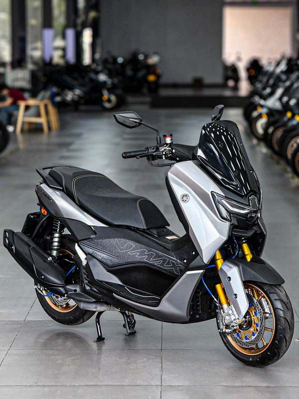 雅马哈 NMAX