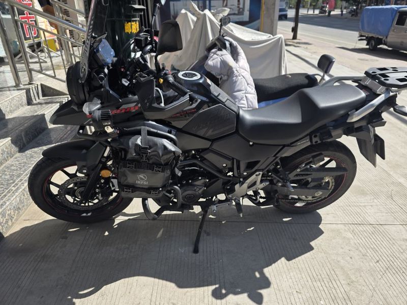 豪爵铃木 DL250