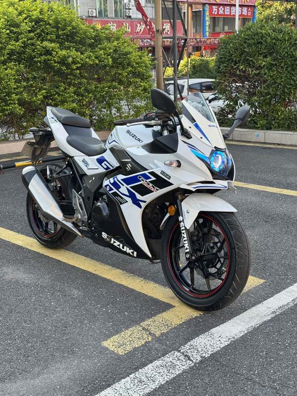 豪爵铃木 GSX250R