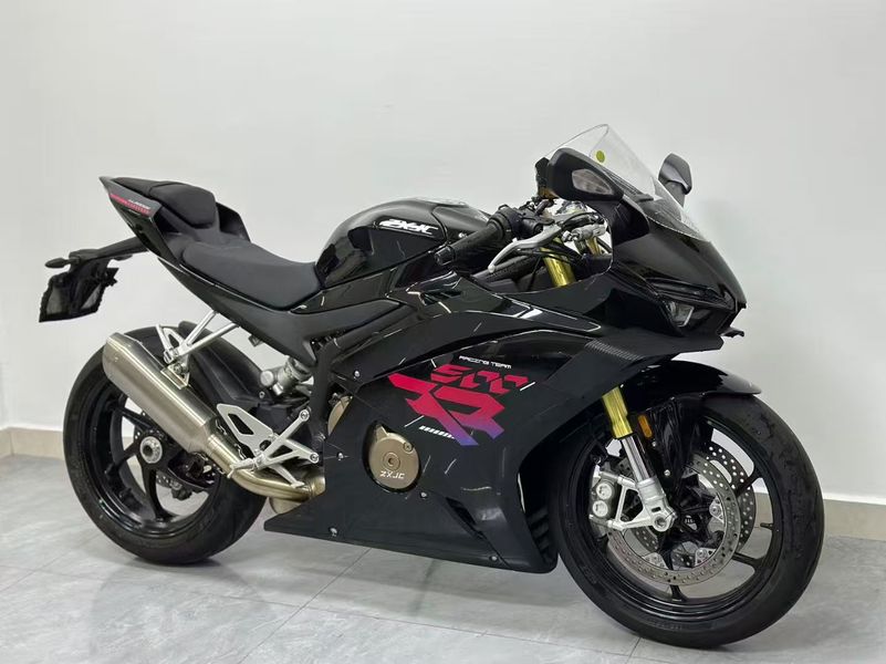 张雪机车 500RR