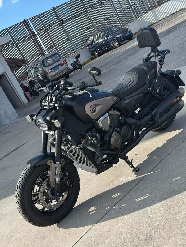 QJMOTOR 闪600