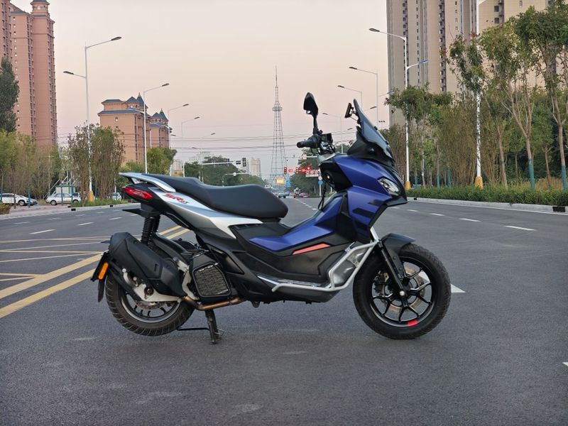 阿普利亚 SR GT 200