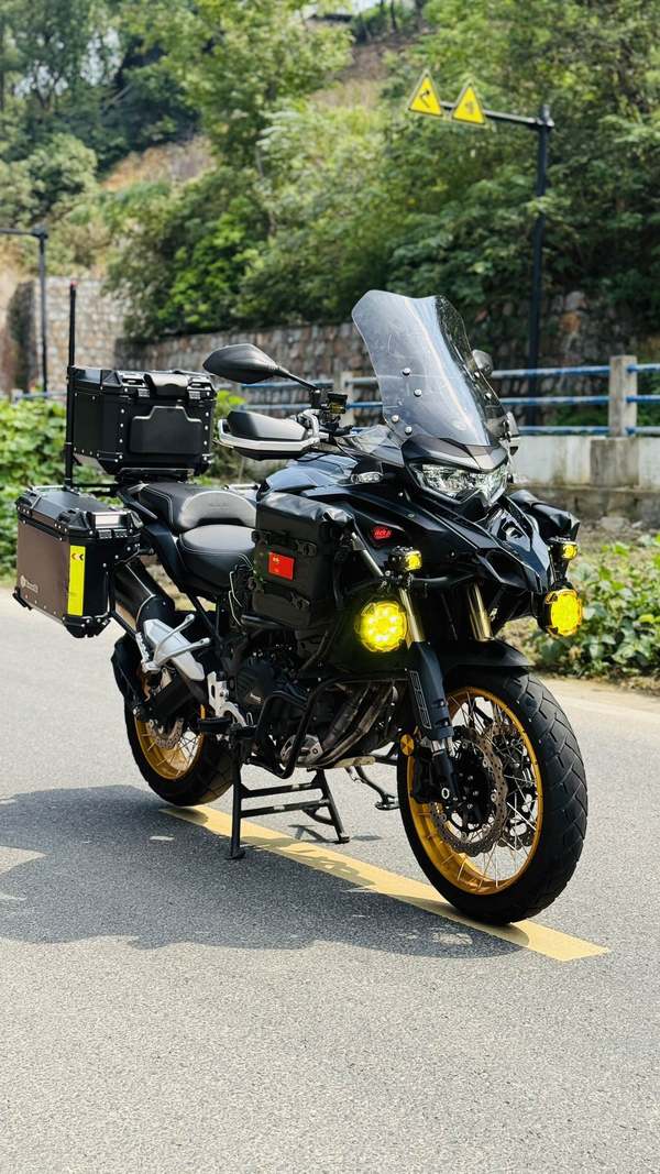 贝纳利 TRK552