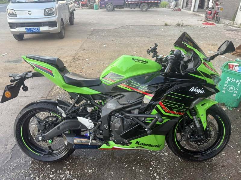川崎 ZX-4R