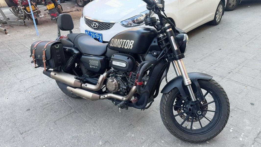 QJMOTOR 闪300S