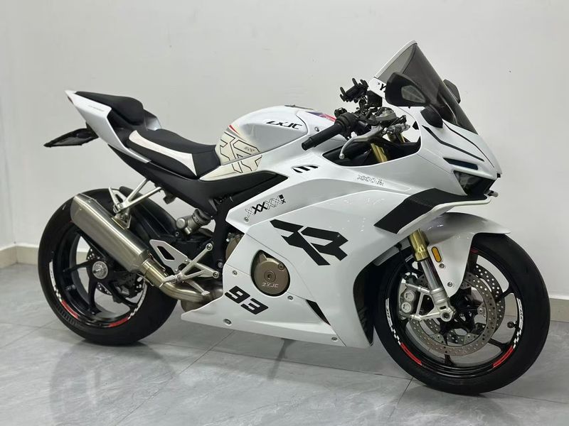 张雪机车 500RR