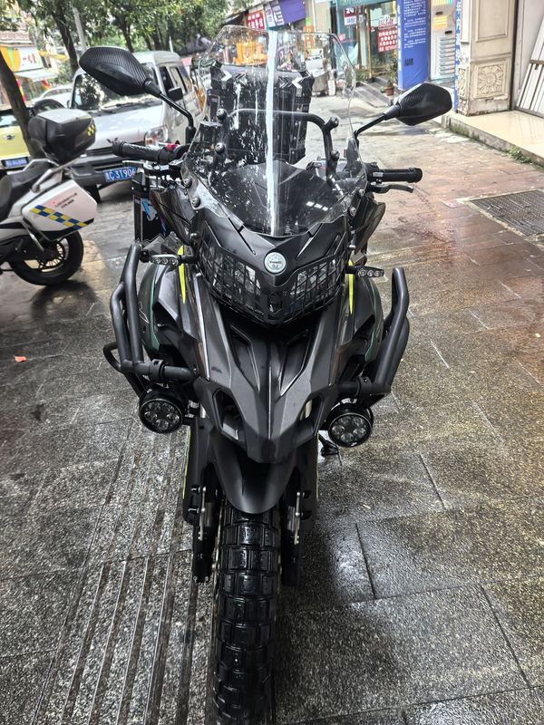 贝纳利 金鹏 TRK502