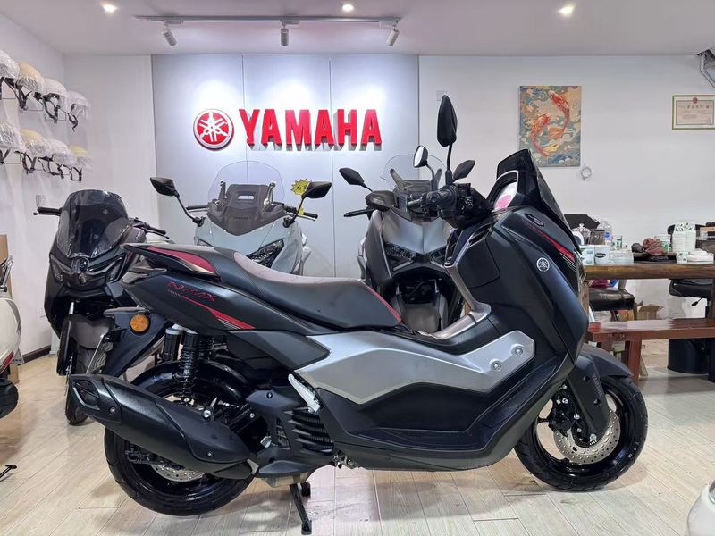 雅马哈 NMAX