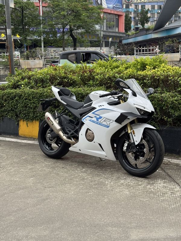 张雪机车 500RR