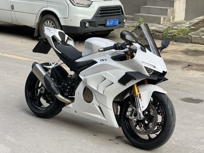 张雪机车 500RR