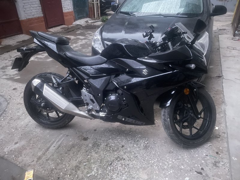 豪爵铃木 GSX250R