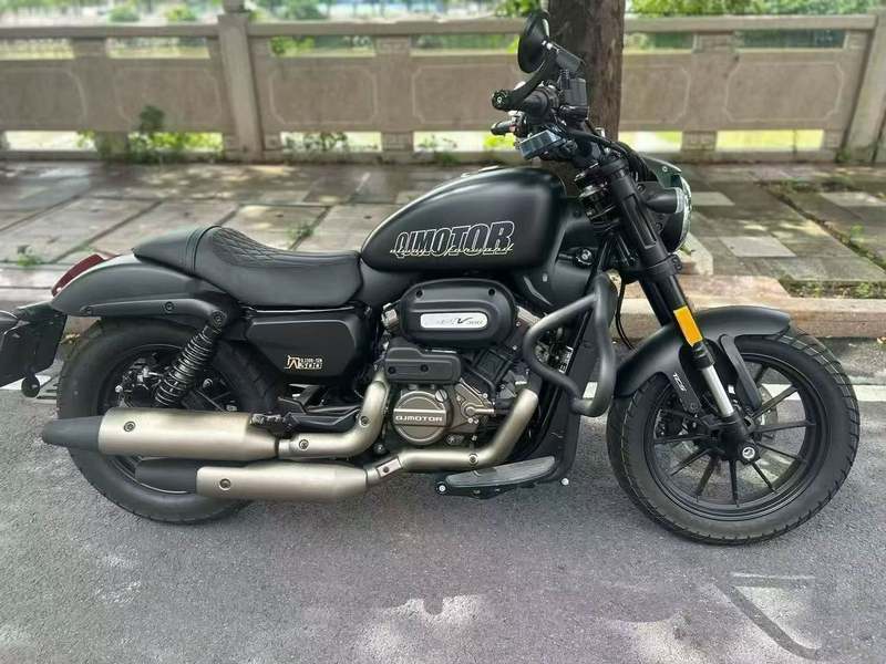QJMOTOR 闪300S