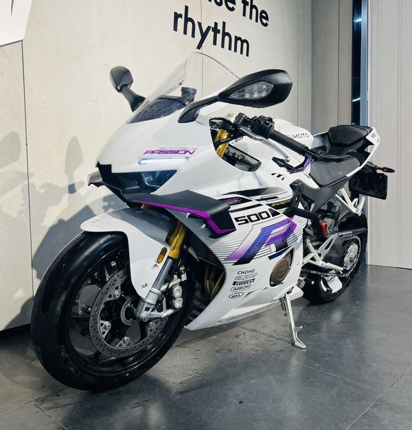 张雪机车 500RR
