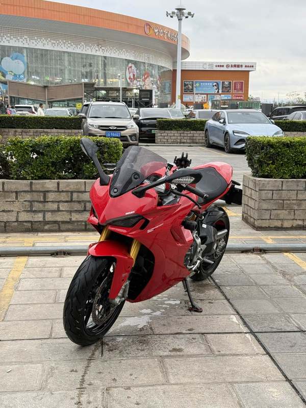 杜卡迪 SuperSport