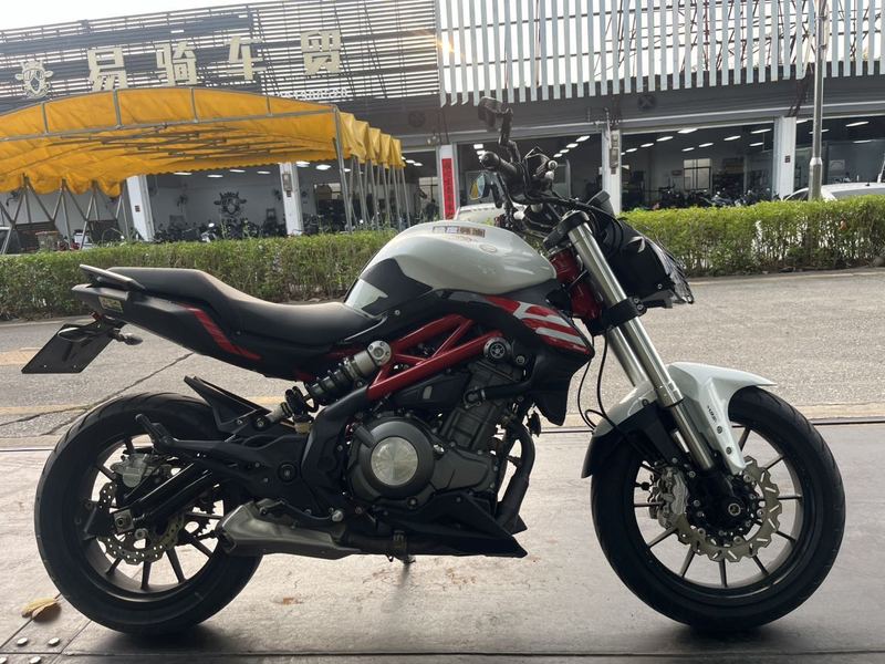 贝纳利 蓝宝龙 BN302S