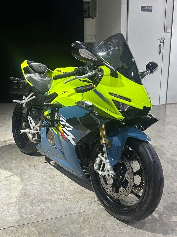 张雪机车 500RR