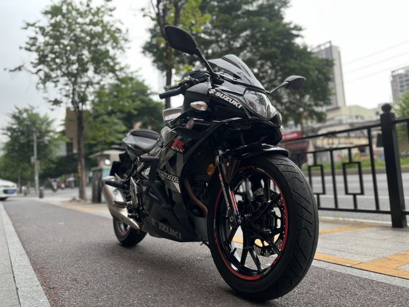 豪爵铃木 GSX250R