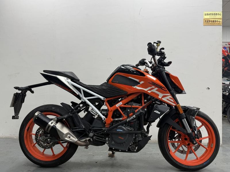 KTMR2R 390 Duke