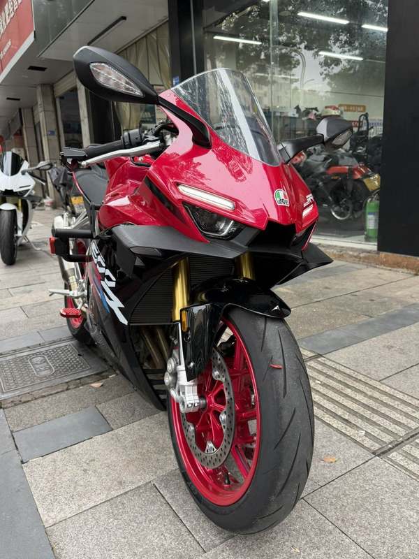 张雪机车 500RR